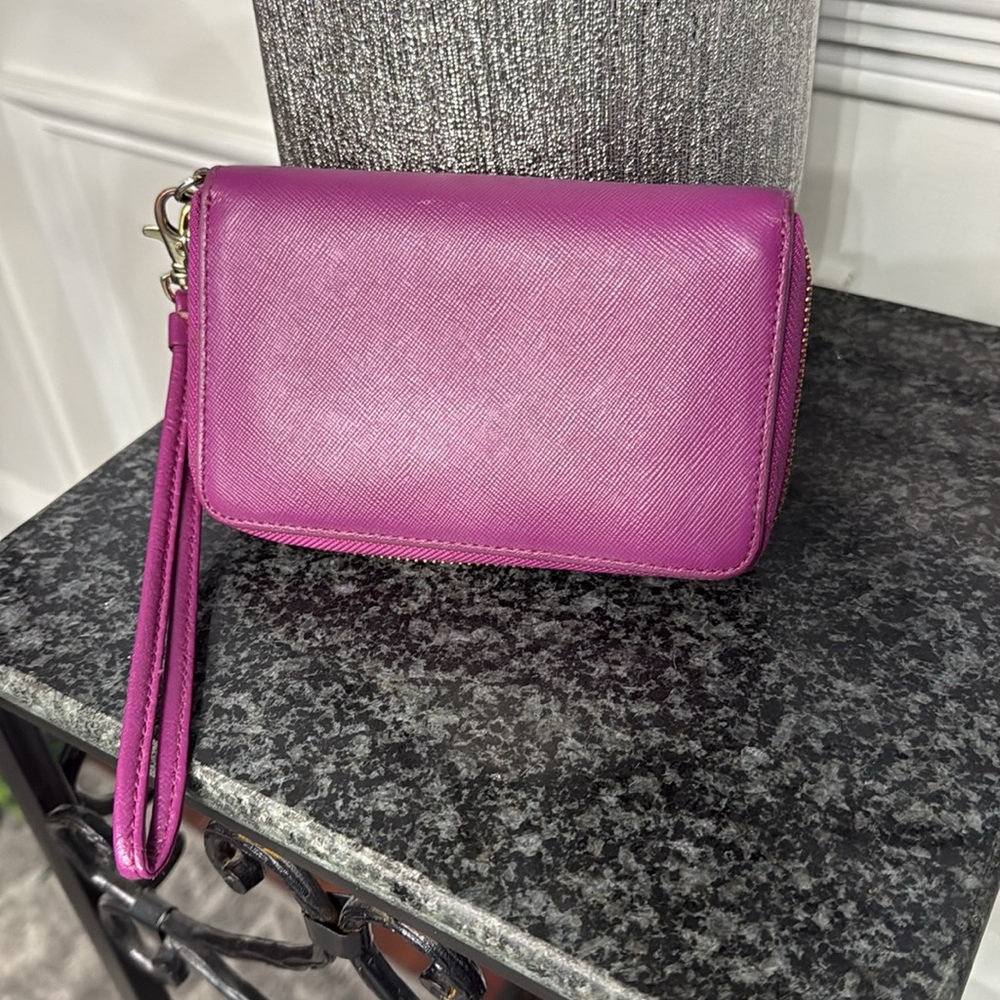 Tory Burch Saffiano Leather Fuchsia Zip Around Wristlet Wallet - Picture 3 of 11